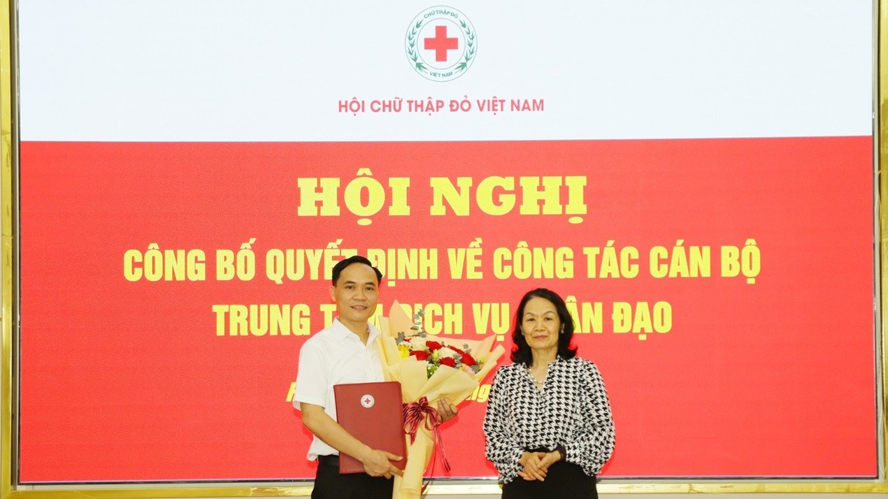 Công bố quyết định về công tác cán bộ đối với Trung tâm Dịch vụ nhân đạo