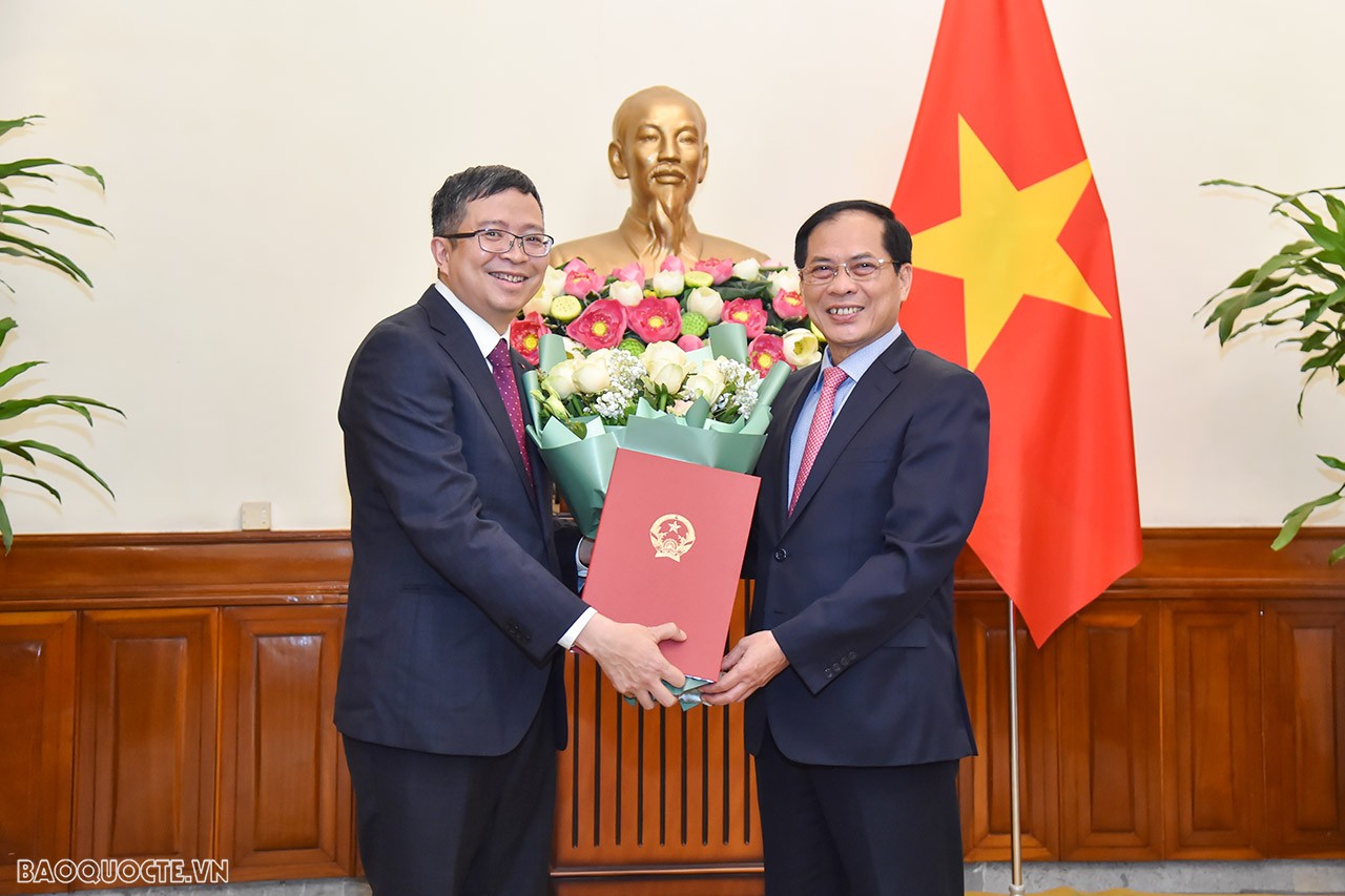 Phát biểu tại lễ trao quyết định, Ủy viên Trung ương Đảng, Bộ trưởng Ngoại giao Bùi Thanh Sơn chúc mừng tân Thứ trưởng Ngoại giao, đồng thời nhấn mạnh đây là sự tin tưởng của Lãnh đạo Đảng, Nhà nước và Bộ Ngoại giao đối với đồng chí Phạm Thanh Bình. Bộ trưởng Bùi Thanh Sơn nhấn mạnh, trong giai đoạn phát triển mới, Bộ Ngoại giao đang tích cực triển khai đường lối đối ngoại theo tinh thần Đại hội Đảng lần thứ XIII, theo đó toàn Ngành tiên phong trong tạo lập và giữ vững môi trường hoà bình, ổn định, huy động các nguồn lực bên ngoài để phát triển đất nước, nâng cao vị thế và uy tín của đất nước. Cùng với đó, ngành Ngoại giao tiếp tục được xây dựng theo hướng toàn diện, hiện đại và chuyên nghiệp.