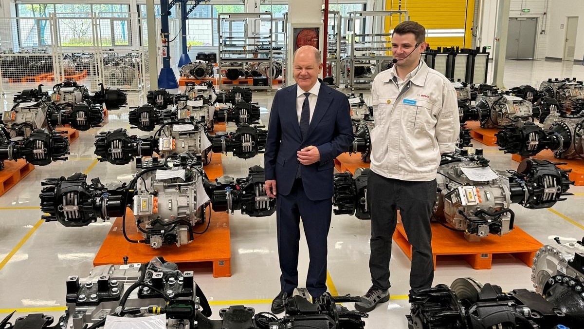 Điểm tin thế giới sáng 16/4: Anh triệu Đại biện lâm thời Iran, FBI điều tra hình sự vụ sập cầu, phát hiện hóa thạch 3 loài chuột túi cổ đại