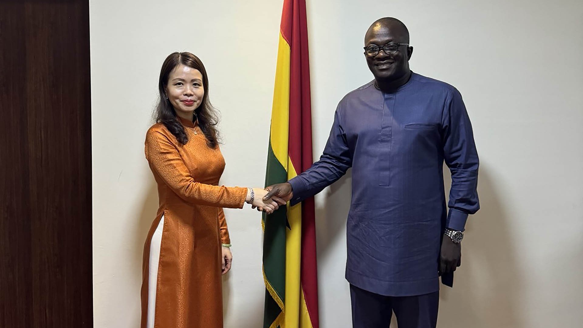 Thứ trưởng Ngoại giao Nguyễn Minh Hằng thăm và làm việc tại Ghana