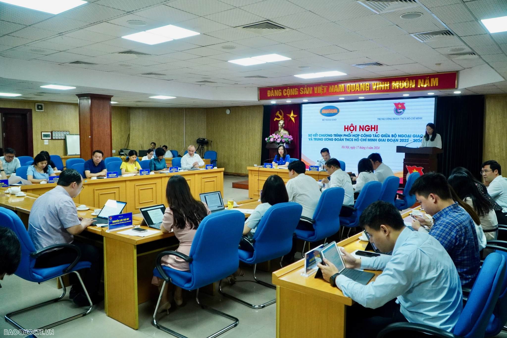 TIẾP TỤC TĂNG CƯỜNG PHỐI HỢP GIỮA BỘ NGOẠI GIAO VÀ TRUNG ƯƠNG ĐOÀN VỀ CÔNG TÁC THANH THIẾU NIÊN Ở NƯỚC NGOÀI TIẾP TỤC TĂNG CƯỜNG PHỐI HỢP GIỮA BỘ NGOẠI GIAO VÀ TRUNG ƯƠNG ĐOÀN VỀ CÔNG TÁC THANH THIẾU NIÊN Ở NƯỚC NGOÀI