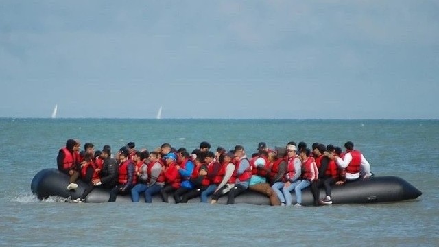 Việt Nam và Anh ký thỏa thuận hợp tác chống di cư bất hợp pháp