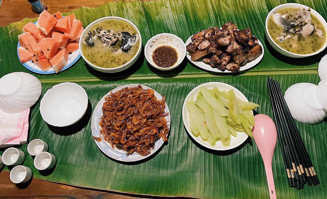 Cầu treo vắt ngang sông thơ mộng và hùng vỹ, cảnh đẹp như tranh ở Điện Biên