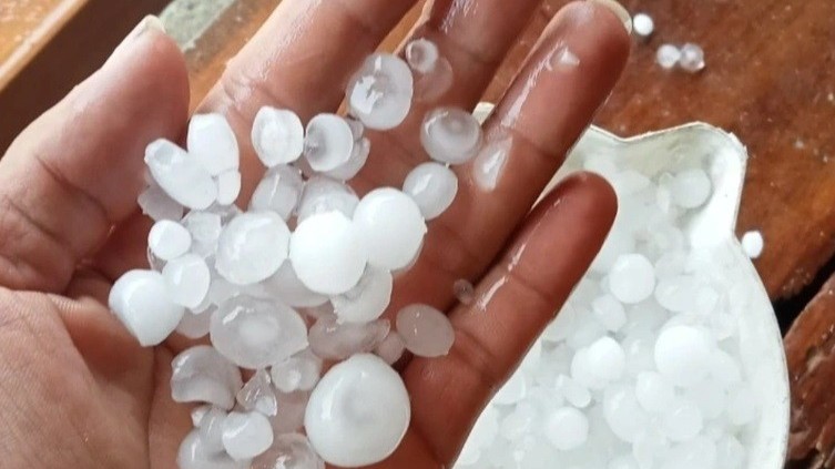 Quảng Nam xuất hiện mưa đá hiếm thấy