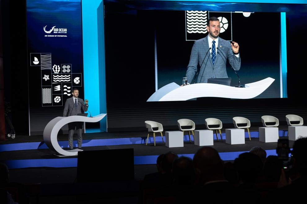 Điểm tin thế giới sáng 19/4: Hàn Quốc đóng tàu chiến cho Peru, Philippines phát triển đặc khu kinh tế, Mỹ-Anh trừng phạt Iran Điểm tin thế giới sáng 19/4: Hàn Quốc đóng tàu chiến cho Peru, Philippines phát triển đặc khu kinh tế, Mỹ-Anh trừng phạt Iran