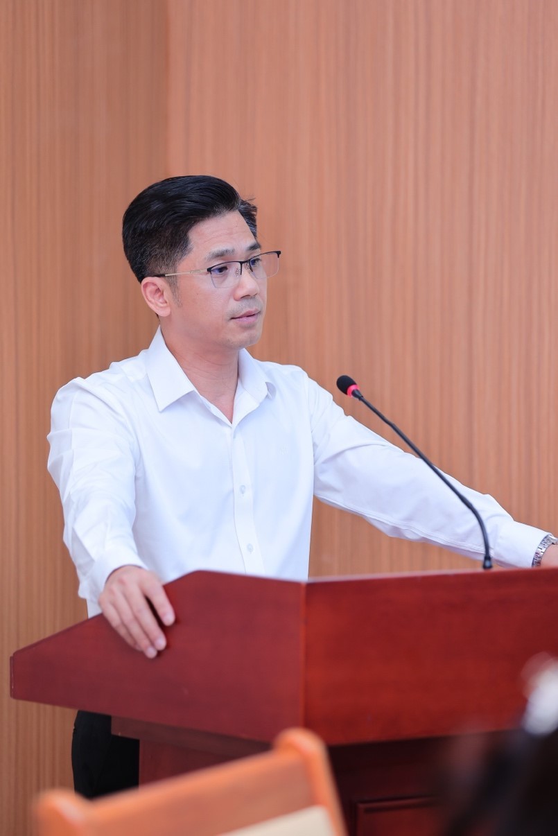 Ông Nguyễn Xuân Thuỷ, Phó Vụ trưởng Vụ Giáo dục thường xuyên, Bộ Giáo dục và Đào tạo phát biểu tại Hội nghị. (Ảnh: Trần Đức Quyết)