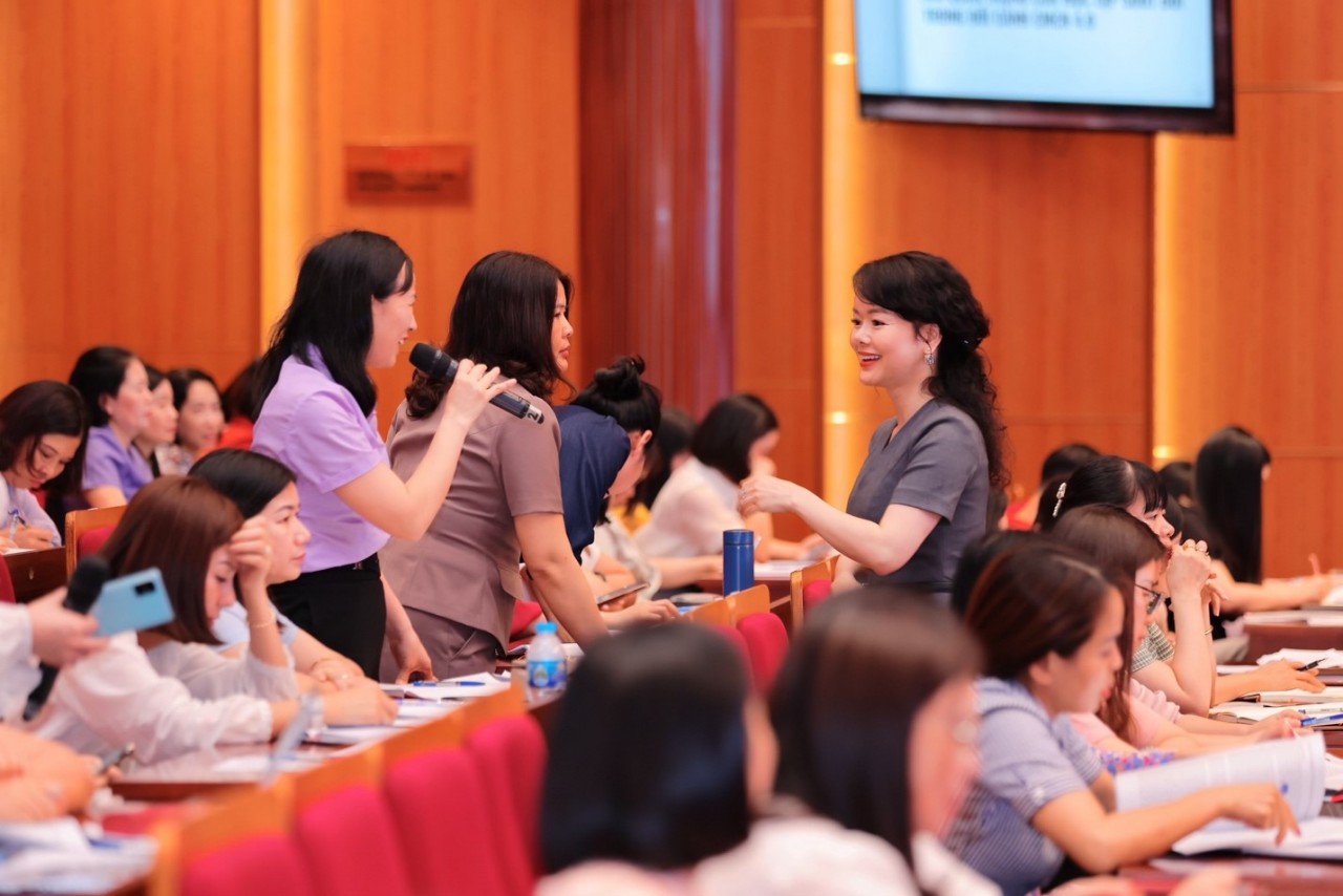 Học viên thảo luận sôi nổi. (Ảnh: Trần Đức Quyết) Học viên thảo luận sôi nổi. (Ảnh: Trần Đức Quyết)