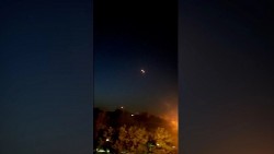 Vụ Iran bị tấn công: Mỹ đã được báo trước, phát cảnh báo nhân viên ngoại giao ở Israel, Tehran tỉnh táo