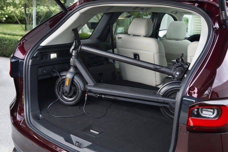 Cận cảnh Mazda CX-80 vừa ra mắt: Thiết kế 3 hàng ghế, chỉ có động cơ hybrid