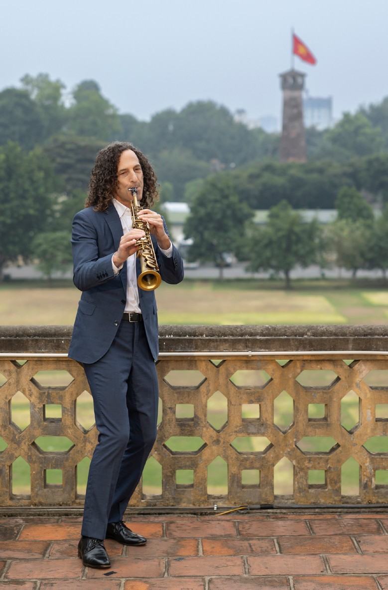 Kenny G biểu diễn ở Hoàng Thành Thăng Long Kenny G biểu diễn ở Hoàng Thành Thăng Long