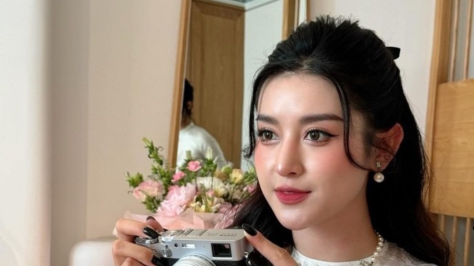 Sao Việt: Á hậu Huyền My xinh tươi trong tà áo dài, MC Khánh Vy thả thính