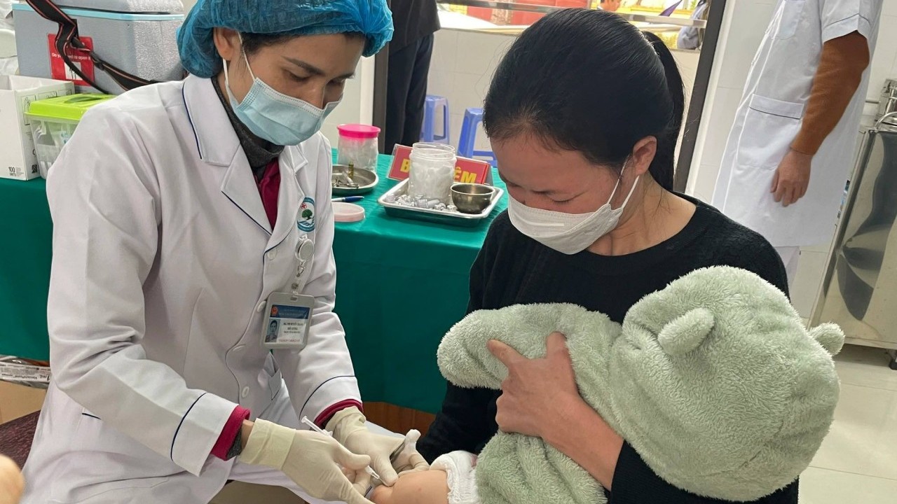 Có thêm 500.000 liều vaccine 5 trong 1 để tiêm chủng miễn phí cho trẻ