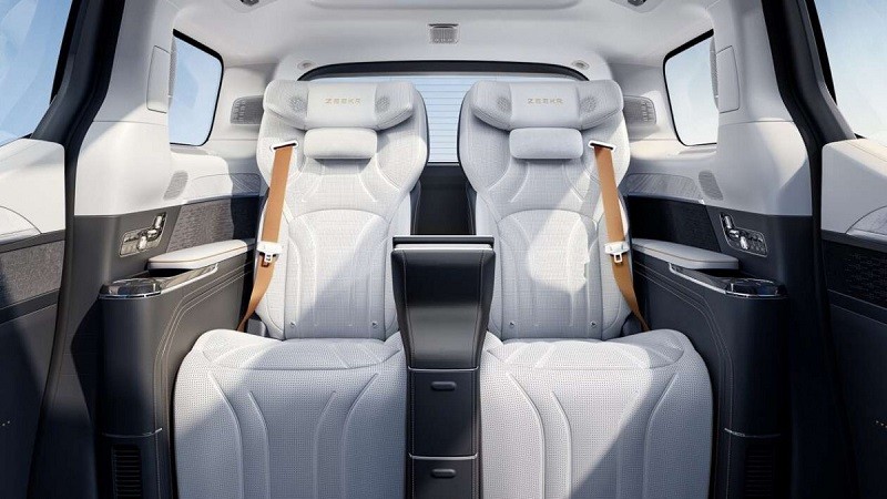 Cận cảnh xe điện Zeekr 009 Grand - 'Minivan Rolls-Royce' của Trung Quốc vừa ra mắt