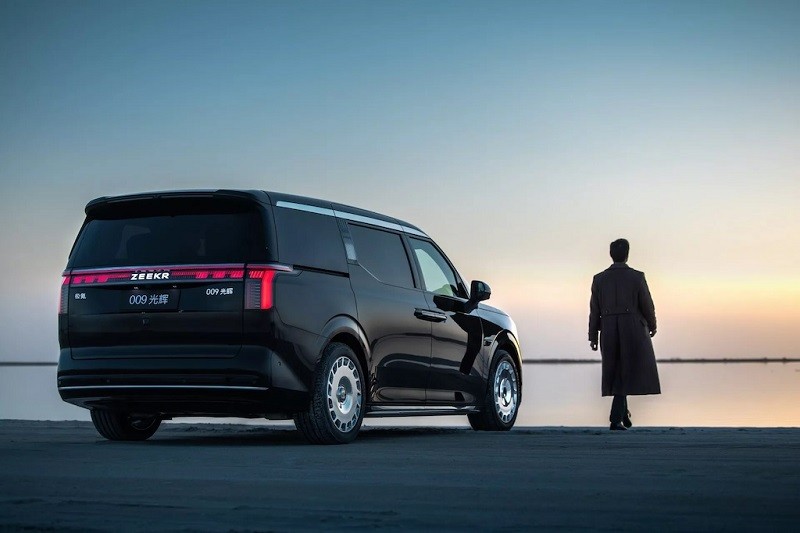 Cận cảnh xe điện Zeekr 009 Grand - 'Minivan Rolls-Royce' của Trung Quốc vừa ra mắt