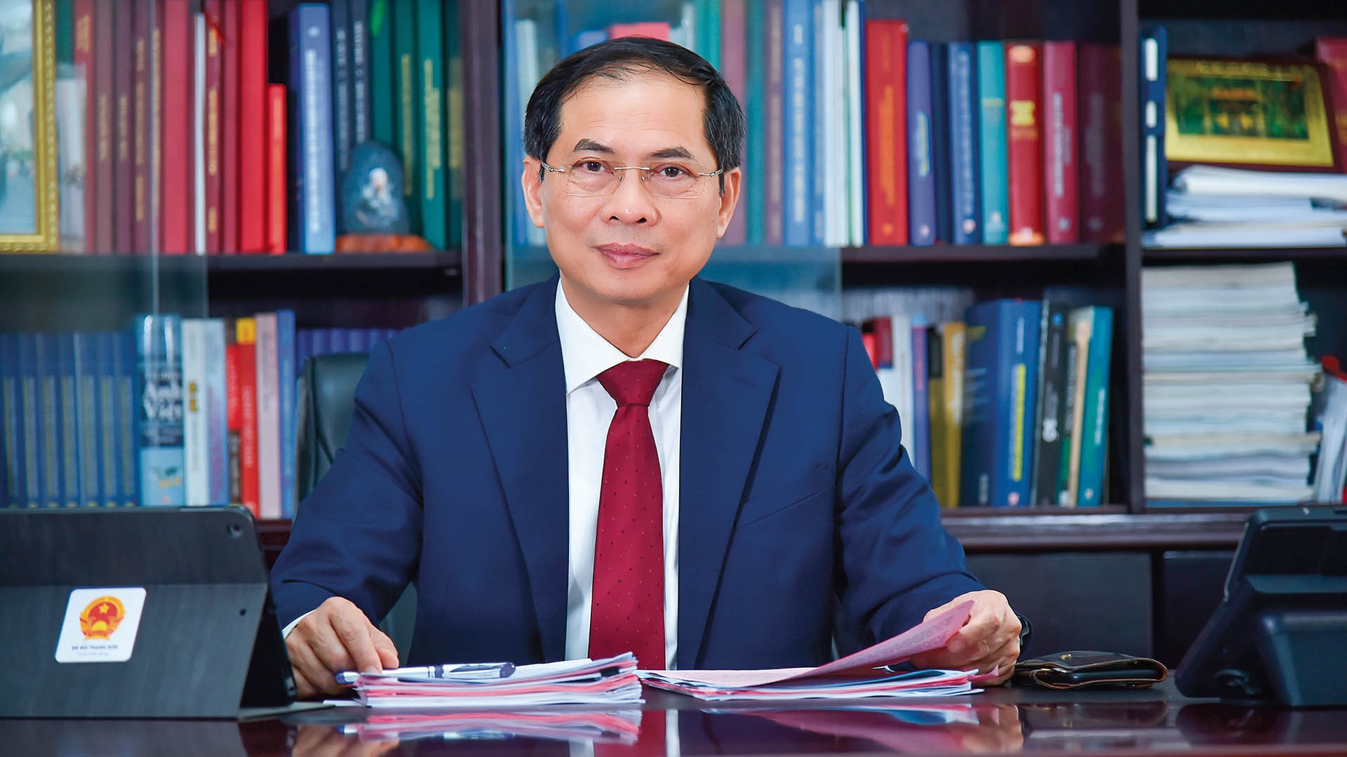 Bộ trưởng Ngoại giao Bùi Thanh Sơn. Bộ trưởng Ngoại giao Bùi Thanh Sơn.