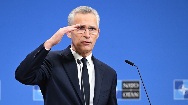 Tổng thư ký Stoltenberg: Ukraine bị đánh bại 4 tháng nay, các thành viên có quyền giúp Kiev mà không khiến NATO 'liên lụy' Tổng thư ký Stoltenberg: Ukraine bị đánh bại 4 tháng nay, các thành viên có quyền giúp Kiev mà không khiến NATO 'liên lụy'