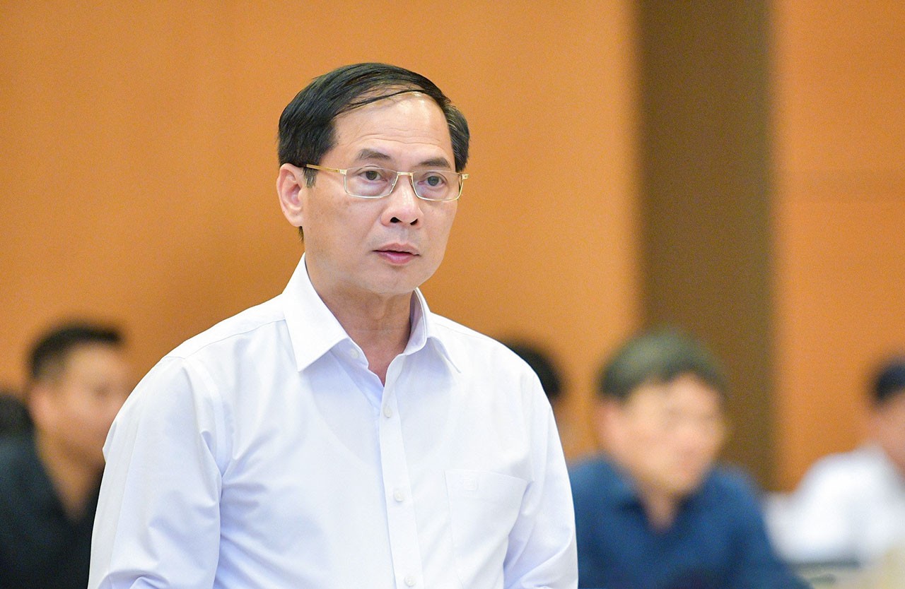 Bảo đảm chế độ đãi ngộ đối với các thành viên cơ quan Việt Nam ở nước ngoài phù hợp với tiềm lực, vị thế điều kiện kinh tế của đất nước trong tình hìn