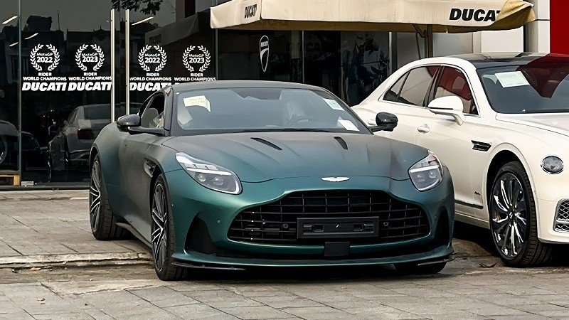 Siêu xe Aston Martin DB12 bất ngờ xuất hiện tại Hà Nội, giá dự kiến trên 15 tỷ đồng