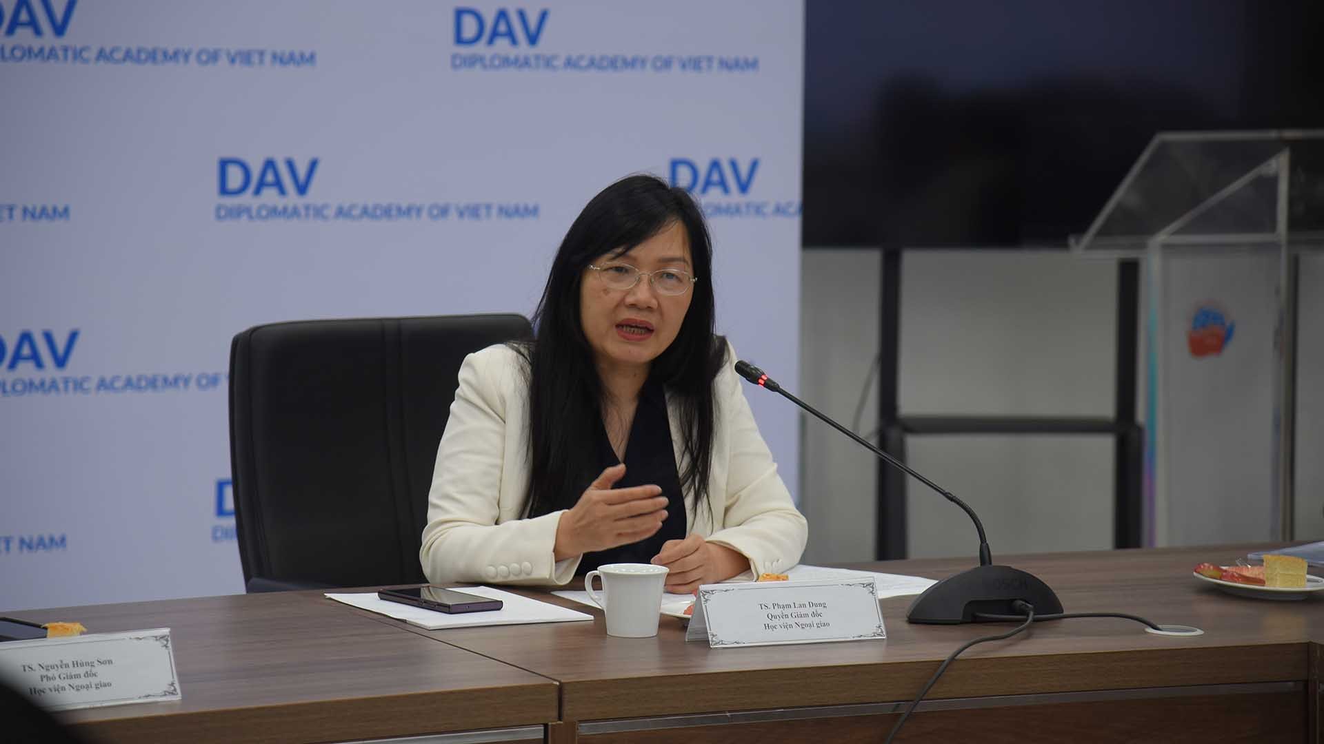 Khai mạc chương trình cập nhật các vấn đề quốc tế, chính sách đối ngoại dành cho tỉnh ủy viên và lãnh đạo cấp sở các tỉnh, thành phố Khai mạc chương trình cập nhật các vấn đề quốc tế, chính sách đối ngoại dành cho tỉnh ủy viên và lãnh đạo cấp sở các tỉnh, thành phố