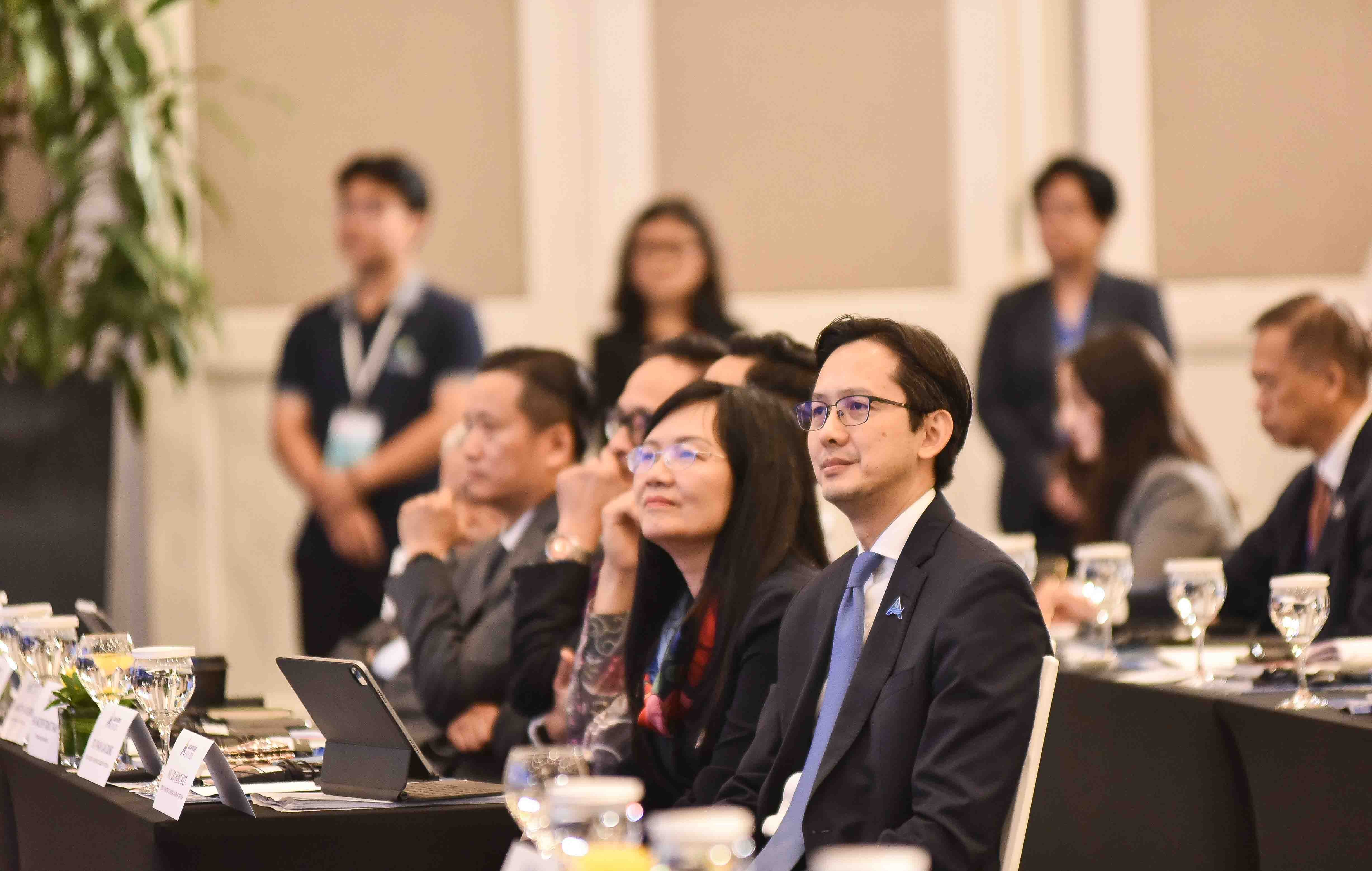 Phiên toàn thể thứ hai Diễn đàn Tương lai ASEAN 2024: Bảo đảm an ninh toàn diện vì Cộng đồng lấy người dân làm trung tâm Phiên toàn thể thứ hai Diễn đàn Tương lai ASEAN 2024: Bảo đảm an ninh toàn diện vì Cộng đồng lấy người dân làm trung tâm