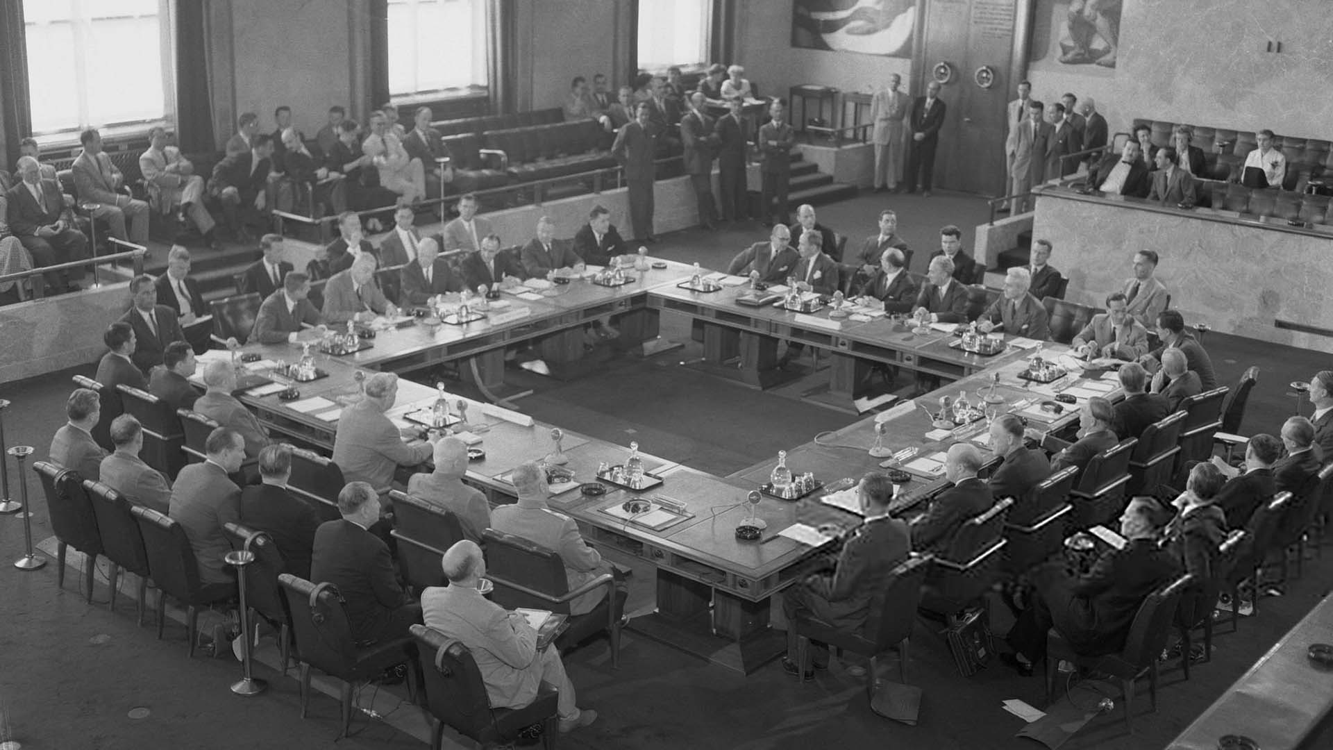 Sự sáng tạo tuyệt vời về một thế giới không chiến tranh và phi thực dân hóa