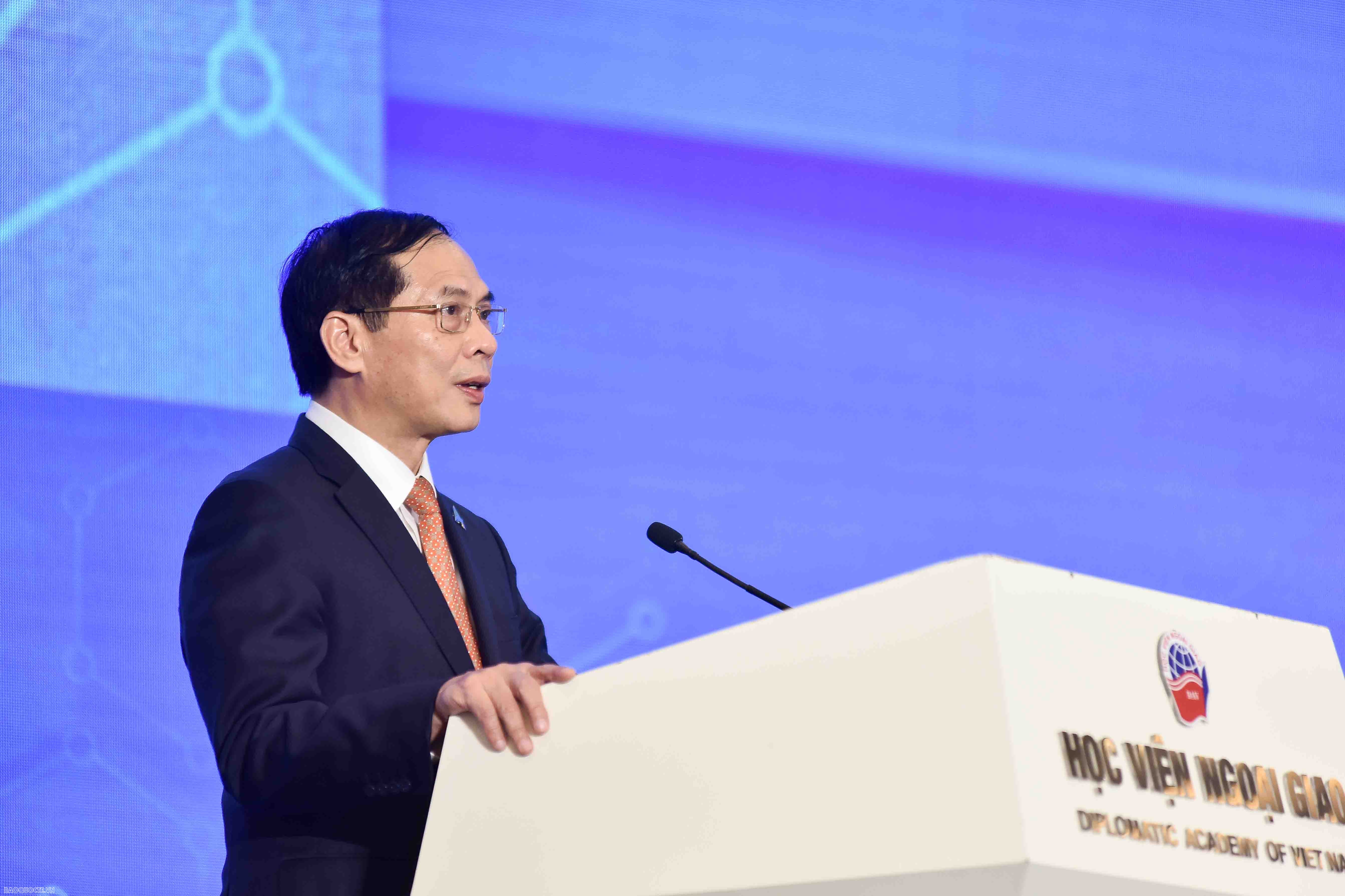 Phiên toàn thể thứ hai Diễn đàn Tương lai ASEAN 2024: Bảo đảm an ninh toàn diện vì Cộng đồng lấy người dân làm trung tâm Phiên toàn thể thứ hai Diễn đàn Tương lai ASEAN 2024: Bảo đảm an ninh toàn diện vì Cộng đồng lấy người dân làm trung tâm