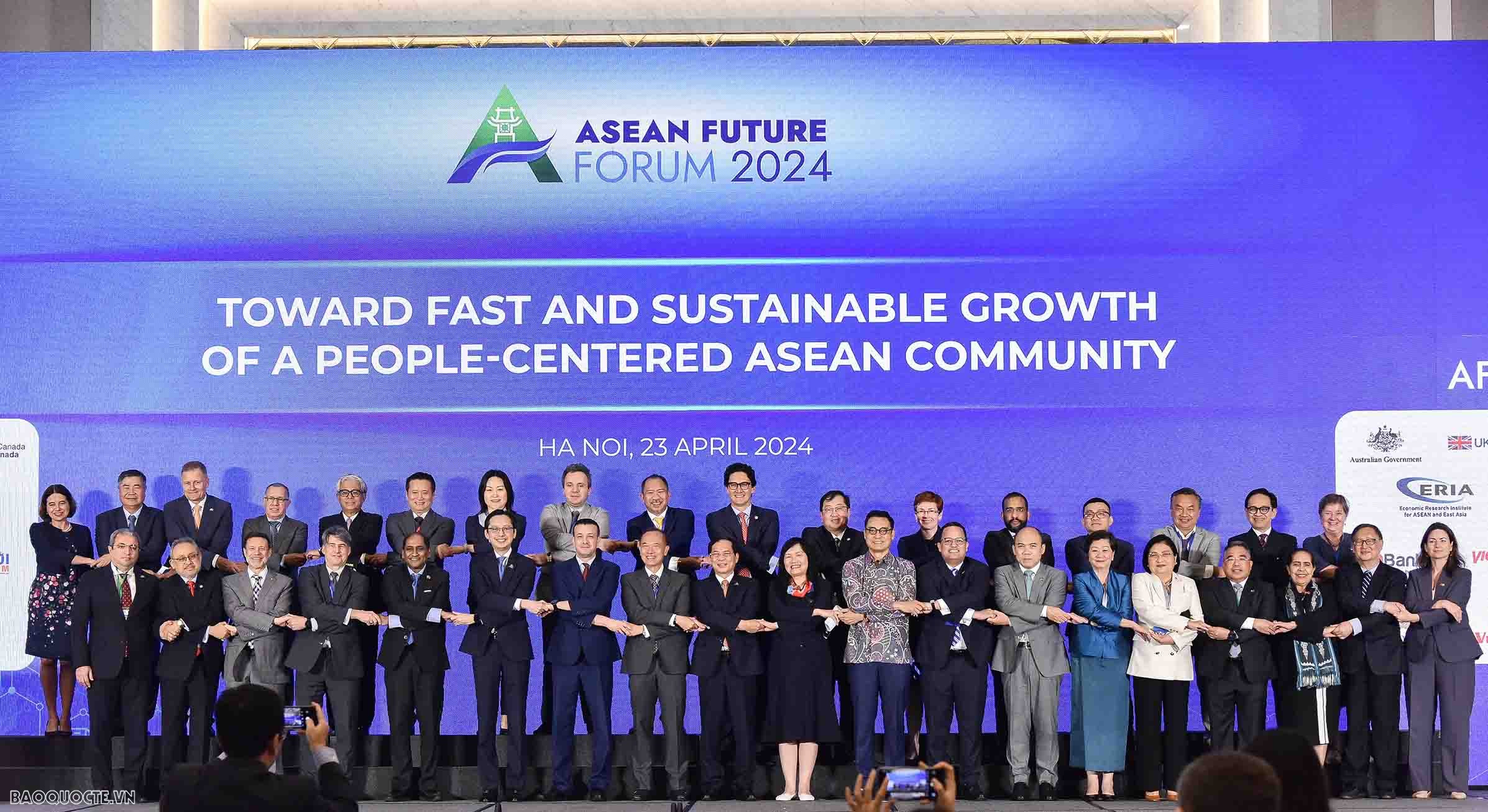 Phiên toàn thể thứ hai Diễn đàn Tương lai ASEAN 2024: Bảo đảm an ninh toàn diện vì Cộng đồng lấy người dân làm trung tâm Phiên toàn thể thứ hai Diễn đàn Tương lai ASEAN 2024: Bảo đảm an ninh toàn diện vì Cộng đồng lấy người dân làm trung tâm