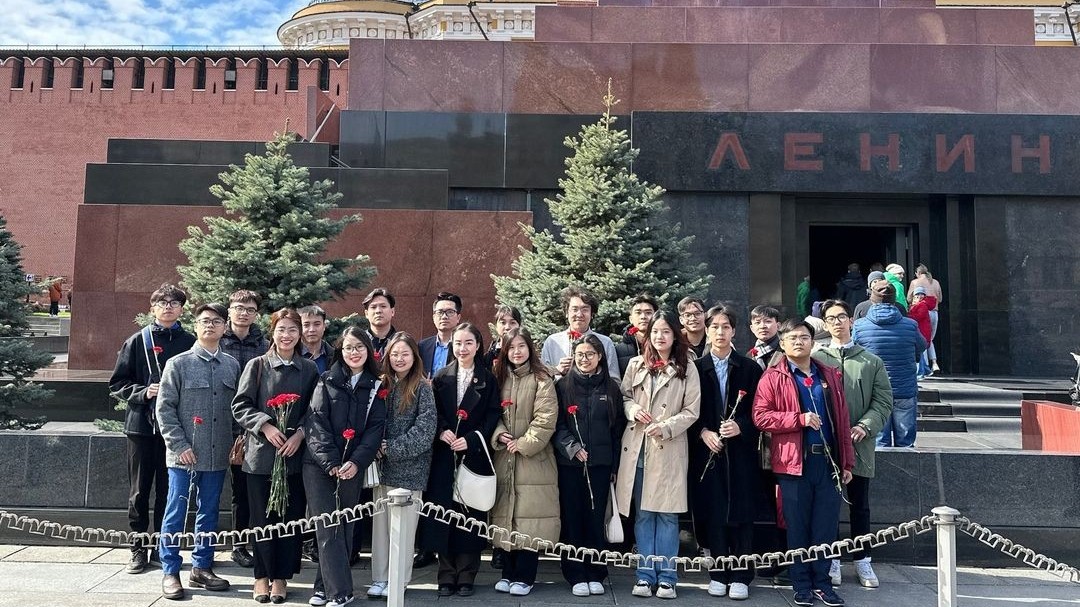 Người Việt trẻ tại Nga tổ chức nhiều hoạt động kỷ niệm 154 năm Ngày sinh Lãnh tụ Vladimir Lenin