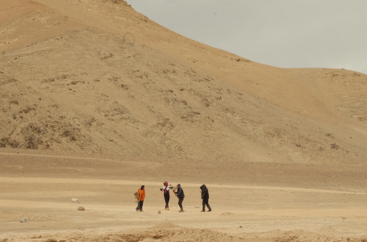 Trong chuyến sang Ấn Độ, ngoài thăm nhà bạn trai, Phương Thanh mang theo ê kíp để quay MV mới. Ca sĩ cùng các cộng sự vượt quãng đường xa hiểm trở, lên tới độ cao 5.200m để có những thước phim ấn tượng với khung cảnh núi non, hoang mạc mênh mông. Phương Thanh sang vùng núi giá lạnh Ấn Độ thăm bạn trai và kết hợp quay MV mới