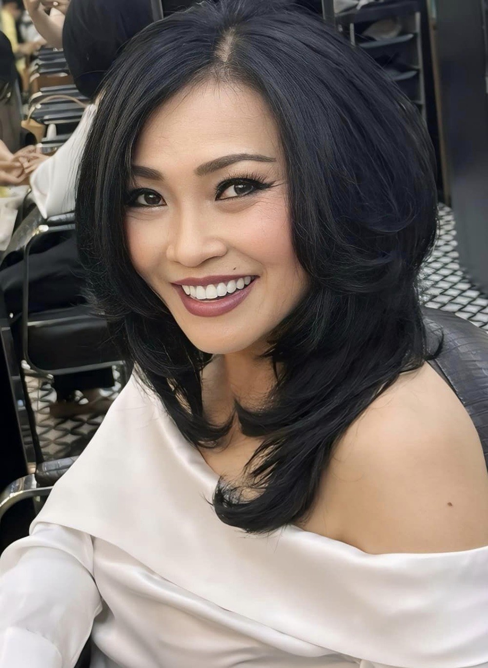 Con gái 19 tuổi của cô ủng hộ mẹ lấy chồng, tìm hạnh phúc riêng. Con gái 19 tuổi của cô ủng hộ mẹ lấy chồng, tìm hạnh phúc riêng.