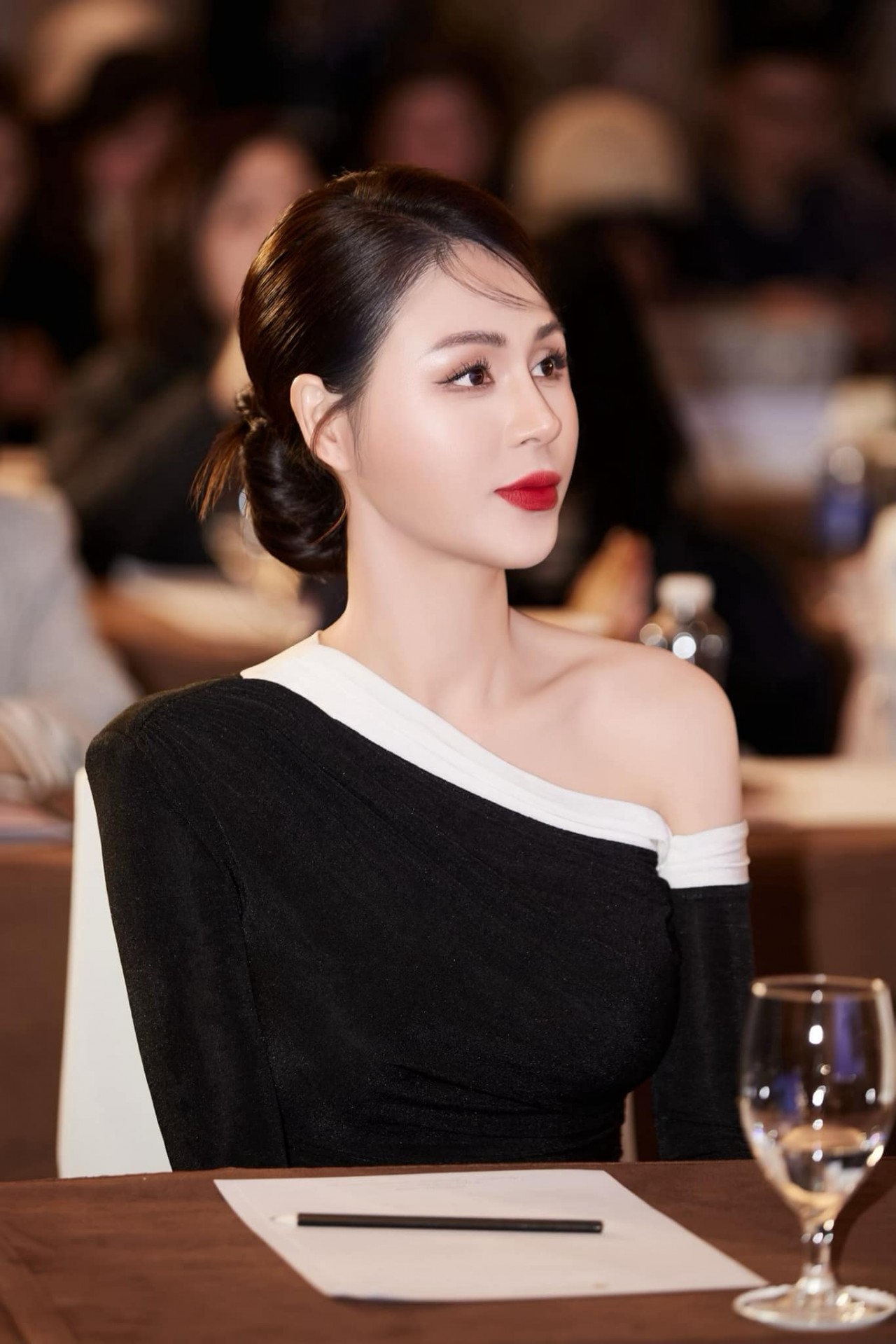 Sắc vóc khác lạ của diễn viên bị ghét nhất phim Trạm cứu hộ trái tim - Lương Thu Trang Sắc vóc khác lạ của diễn viên bị ghét nhất phim Trạm cứu hộ trái tim - Lương Thu Trang