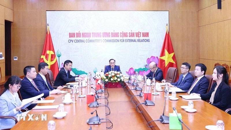 Trưởng ban Đối ngoại Trung ương trao đổi, hội đàm trực tuyến với lãnh đạo Đảng FLN Algeria