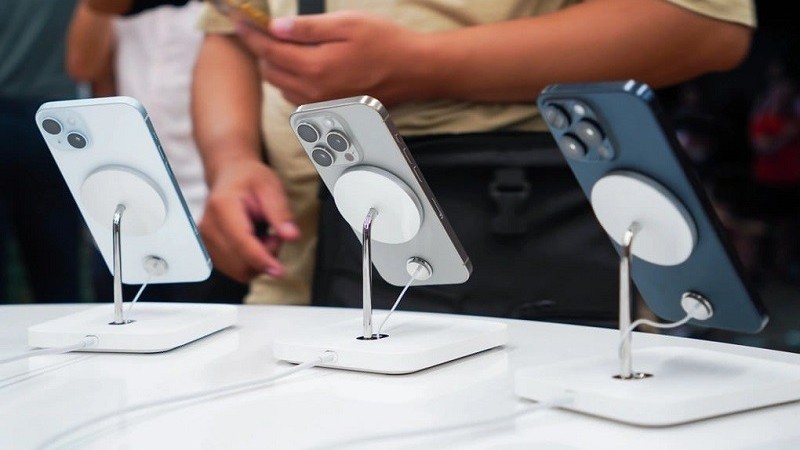 Giá iPhone 15 Pro Max tiếp tục điều chỉnh giảm