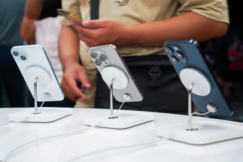 Giá iPhone 15 Pro Max liên tục giảm trong vài tháng qua Giá iPhone 15 Pro Max liên tục giảm trong vài tháng qua