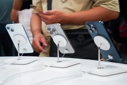 Giá iPhone 15 Pro Max tiếp tục điều chỉnh giảm