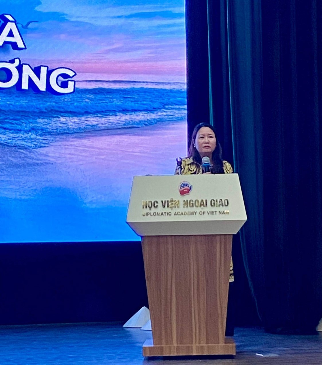 Tình yêu Tổ quốc đi đôi với trách nhiệm công dân Tình yêu Tổ quốc đi đôi với trách nhiệm công dân