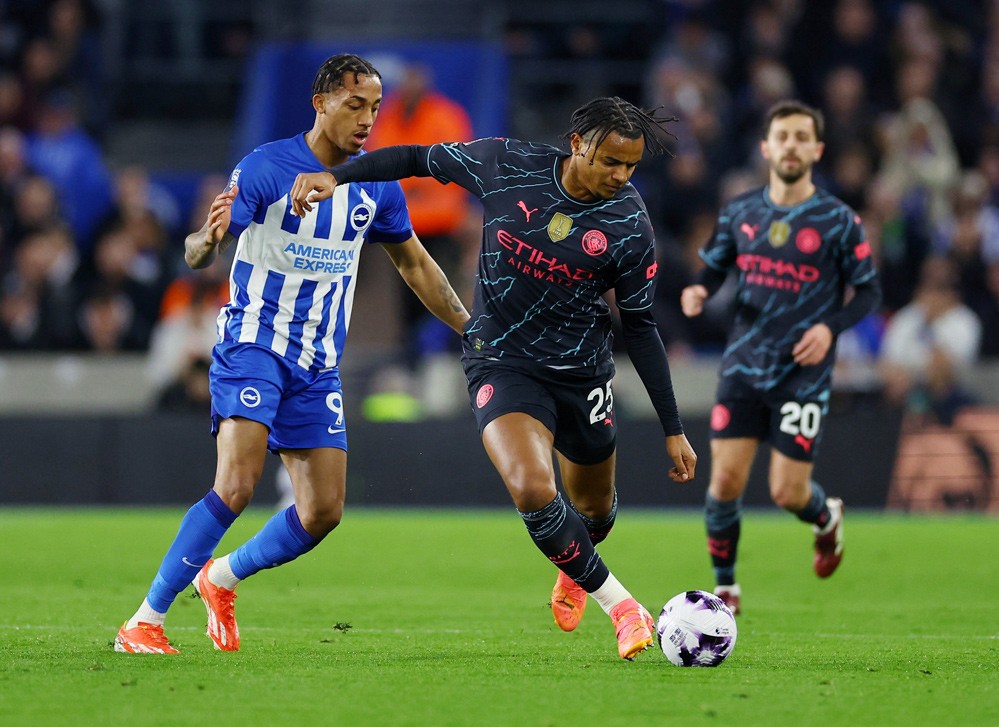 Man City chơi áp đảo ngay sau tiếng còi khai cuộc.