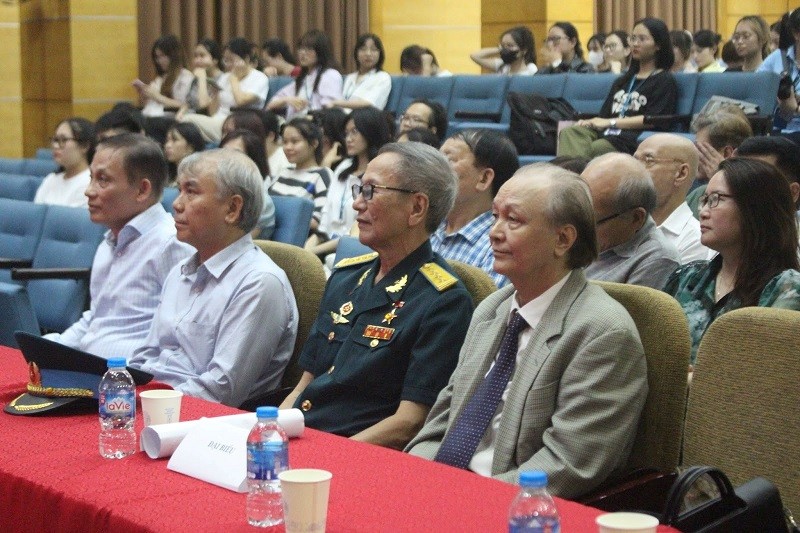 Cùng người lính Lê Thanh Bình