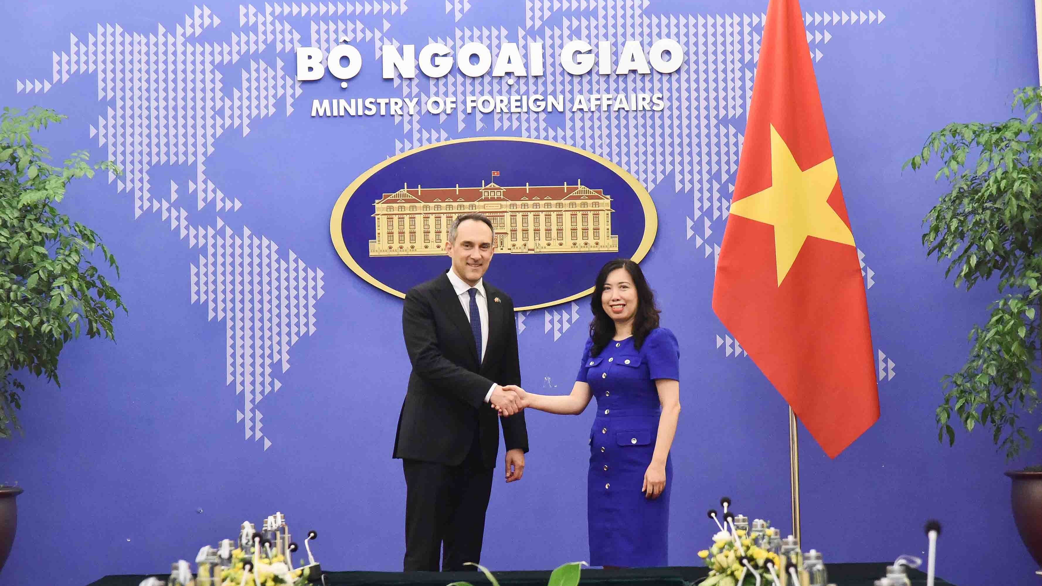 Thứ trưởng Ngoại giao Lê Thị Thu Hằng tiếp Trưởng Ban công tác Á-Úc thuộc Hội đồng châu Âu