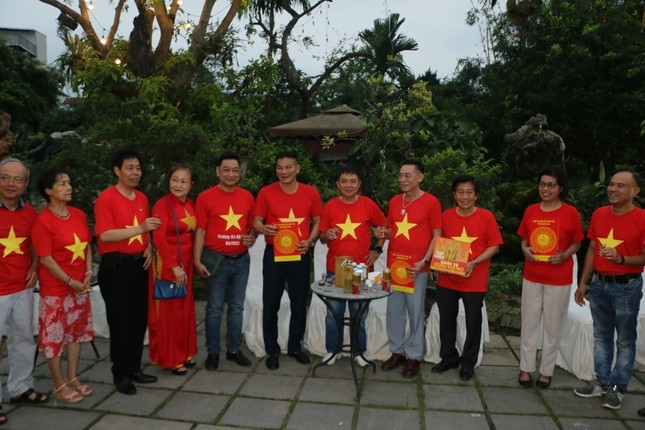 Kiều bào gặp mặt ôn lại kỷ niệm với Trường Sa Kiều bào gặp mặt và chia sẻ kỷ niệm với Trường Sa