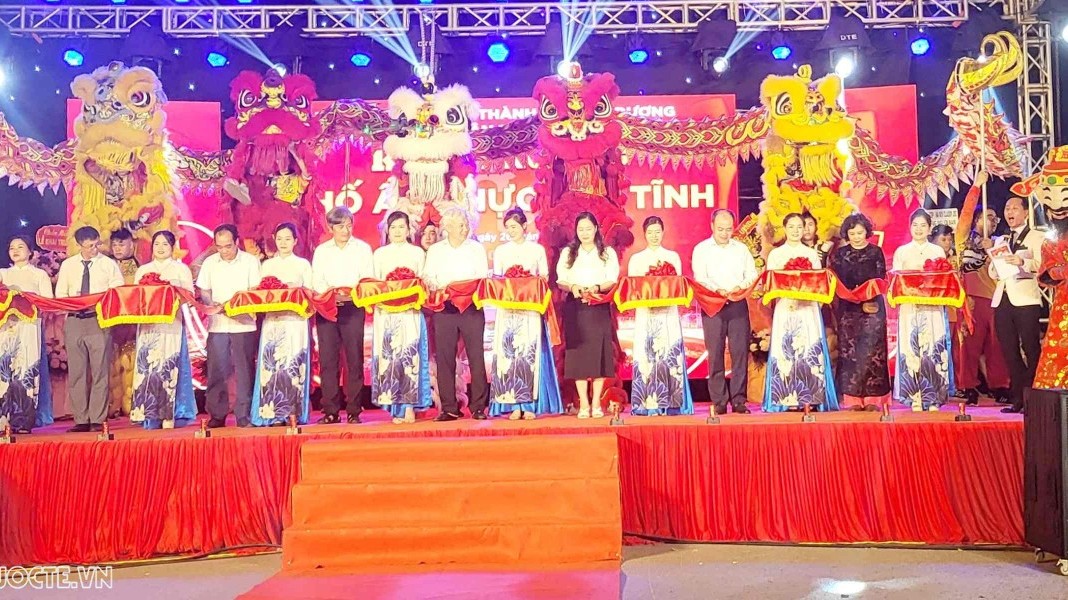 Tưng bừng khai trương phố ẩm thực đầu tiên ở Hải Dương