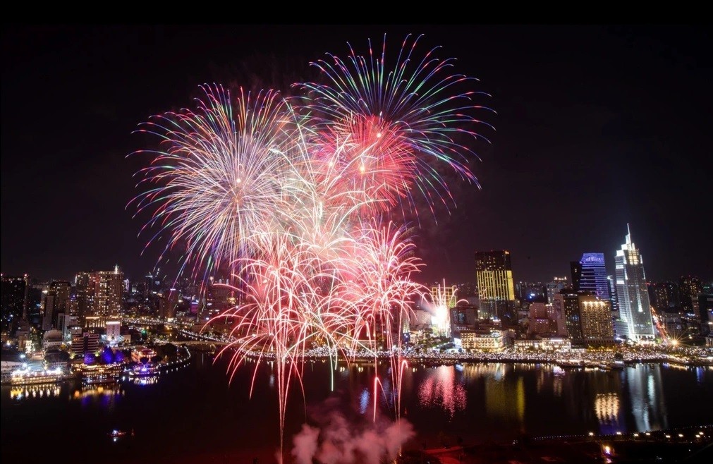 TP. Hồ Chí Minh bắn pháo hoa tại 5 điểm trong đêm 30/4 TP. Hồ Chí Minh bắn pháo hoa tại 5 điểm trong đêm 30/4