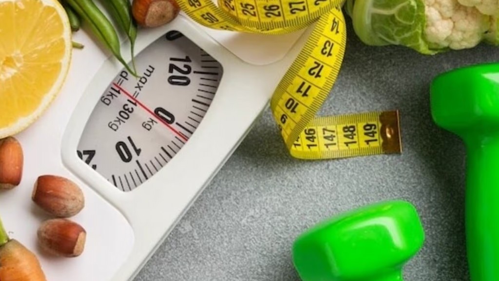 Tự kiểm tra cân nặng mỗi sáng giúp tránh tăng cân trong kỳ nghỉ lễ