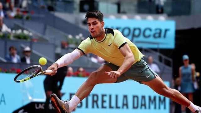 Madrid Open 2024: Carlos Alcaraz thắng nhanh tay vợt hạng 59 ATP