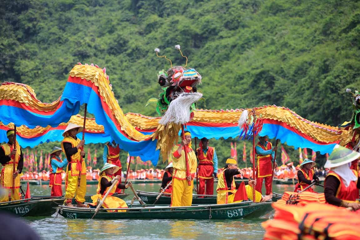 Một ngày hoạt động đầy năng lượng của Chủ tịch Đại hội đồng Unesco tại Ninh Bình