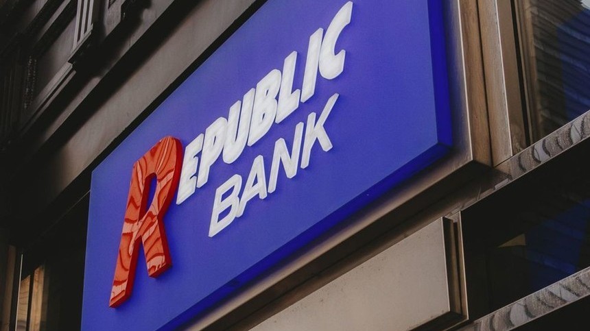 Thêm 1 ngân hàng Mỹ phá sản, thị trường tài chính toàn cầu 'căng như dây đàn'