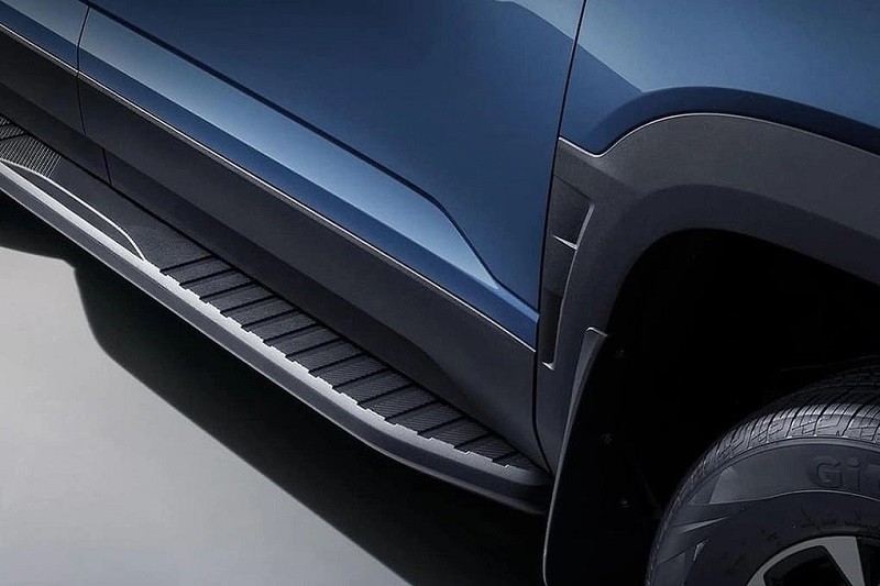 Phần chân cửa được ốp nhựa bản lớn, thiết kế sẽ khiến người dùng yên tâm hơn khi xe lách qua vùng cây cỏ rậm rạp hoặc địa hình nhiều sỏi đá Phần chân cửa được ốp nhựa bản lớn, thiết kế sẽ khiến người dùng yên tâm hơn khi xe lách qua vùng cây cỏ rậm rạp hoặc địa hình nhiều sỏi đá