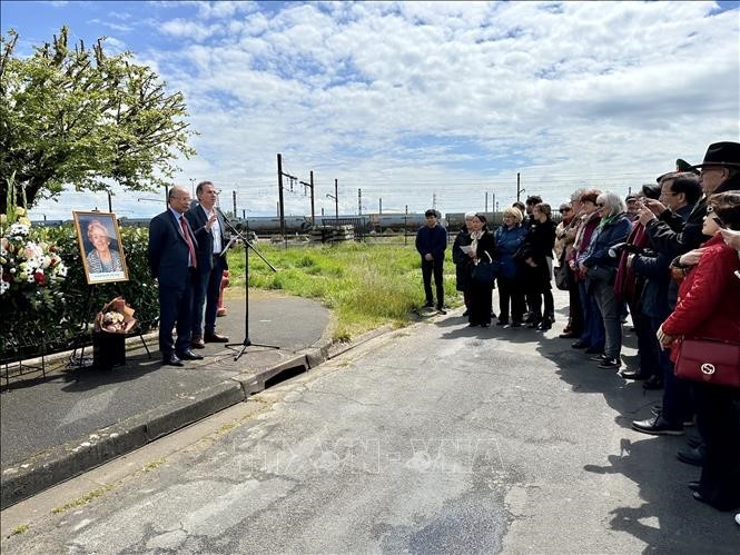 Tưởng niệm nữ chiến sĩ cộng sản Raymonde Dien - người bạn thủy chung của nhân dân Việt Nam tại Pháp Tưởng niệm nữ chiến sĩ cộng sản Raymonde Dien - người bạn thủy chung của nhân dân Việt Nam tại Pháp