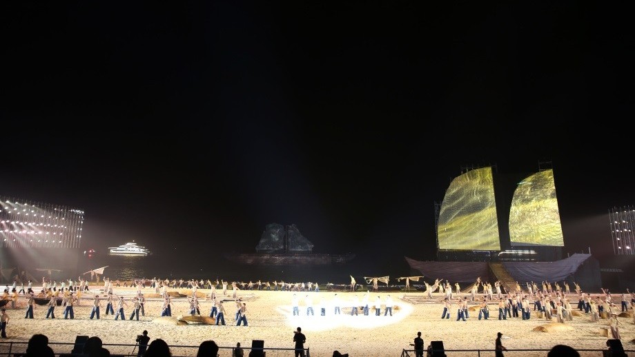 Mãn nhãn với những màn biểu diễn đầy cuốn hút tại Carnaval Hạ Long 2024