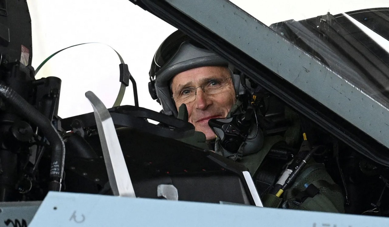 Ảnh ấn tượng (22-28/4): Nga vững mạnh bất chấp thách thức chưa từng có, Mỹ-Trung ‘bắt đầu ổn định’, Tổng thư ký NATO trải nghiệm tiêm kích ‘chim sắt’